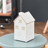 ミストコテージ 香って嬉しい眺めて楽しいおうち型加湿器 超音波式加湿器 アロマ対応加湿器で煙突からミストとともに香りが広がる アロマディフューザーとしても最適 通常運転に完結モードも搭載 窓からやわらかな明かりを灯すLEDライト