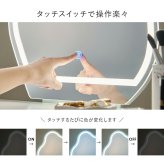 ドレッサー 女優ミラー ライト付き スツール付き 幅75cm 鏡台 ウェーブミラー 白 木製 コンパクト 引き出し メイク用品 化粧品 可愛い アクセサリー 上品 デザイン コスメ メイク台 ドレッサーセット 一人暮らし ホワイト シンプル ポリエステル