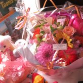周年祝い 誕生日プレゼント フラワーアレンジメント ご希望数字入り （２ケタまで）記念日 おまかせで安心 デザイナーにおまかせ 生花使用◆結婚記念日 誕生日プレゼント 周年お祝い