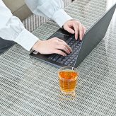 アウトドアテーブル 110cm幅 ナチュラル シンセティックラタン コード ラタン調 テーブル 屋外 屋内 大型 耐候性 撥水性 耐久性 アウトドア キャンプ プールサイド ガーデン 庭 ベランダ テラス リゾート ベージュ 屋外テーブル ソファ 自宅 新生活