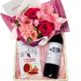 記念日 誕生日 フラワーアレンジメントと赤ワイン・スイーツのギフト フランス ボルドー 辛口 375ml ハーフボトル 生花 ピンク バラ カーネーション ラズベリータルト クッキー お酒 御祝い 御礼 女性 専用ラッピング 送料無料