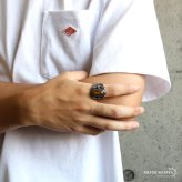 ステンレス タイガーアイ ワイドリング 燻し 指輪 メンズ ごつめ 太幅 オーバル 大ぶり 立体装飾 重厚感 存在感 アンティーク調 ヴィンテージ風 ロック バイカー アメカジ カジュアル 手元 アクセサリー 金属アレルギー対応