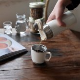 茶こし付き ワンプッシュ&カップ ボトル アイボリー 名入れ ワンタッチ 500ml 水筒 ステンレス ストレーナー 誕生日 母の日 入学祝い 保温保冷