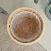 ゴミ箱 ラタンで編まれた丸いバスケット 丸形 円形 丸い 見えない ダストボックス くずかご ごみばこ 鉢カバー 縦型 アジアン リビング バリ雑貨 アジアン雑貨 おしゃれ アジアン家具 ゴミ箱 天然素材100%のアジアンバスケット 寝室 籐 ごみ箱