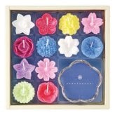 カメヤマ 花づくし キャンドル ギフトセット 植物性 12種入 ろうそく 植物性原料 フローティング ガラス燭台付き【北海道・沖縄県・離島 配送不可】