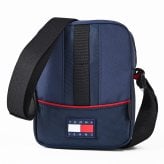 高品質ヨーロッパ輸入モデル トミーヒルフィガー TOMMY HILFIGER ショルダーバッグ TOMMY JEANS OUTDOORS REPORTER メンズ ネイビー AM0AM14617 C1G CORPORATE 送別会 誕生日 結婚祝い 結婚式 彼氏 息子 夫 男性 名刺入れ 高級 父の日 母の日 即日発送