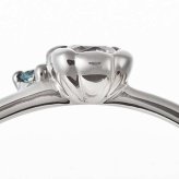 ダイヤモンド リング 指輪 プラチナ Pt950 合計0.06ct フラワーモチーフ ダイヤ 0.05ct アイスブルーダイヤ 0.01ct 8.5号 鑑別カード付き レディース ジュエリー アクセサリー
