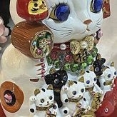 【招き猫がパワーアップ！】ゴージャス デコレーション 招福招き猫：Lサイズ（貯金箱）【贈り物に】猫 ねこ cat キャット デコレーション 置物 風水 鯛 俵 まねきねこ ラインストーン キラキラ 商売繁盛 開店祝い 合格祈願 御祝 内祝 縁起物 誕生日 記念日 母の日 お祝い 贈り物 プレゼント ギフト 可愛い かわいい