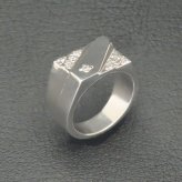 印台リング 指輪 シルバー925 【刻印無料】 印台 リング キュービックジルコニア キラキラ シルバーアクセサリー メンズ ユニセックス クリスマス 誕生日 プレゼント 記念日 父の日 母の日 ハンドメイド 手作り 彫金 ジュエリーボックス 箱 Grand Galleria グランドガレリア
