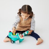 誕生日プレゼント Hola Toys オラトイズ 音がいっぱい 操縦できる ひこうき 飛行機 おもちゃ 乗り物 のりもの リモコン サイレン 搭乗音 音が鳴る 音楽 自動走行 自分で走る ごっこ遊び パイロット 人形付き 知育玩具 1歳半 18カ月 2歳 3歳 男の子 女の子 お祝い ギフト