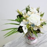 【最後の1点】記念日 誕生日 　白き祝福の花束 ― 風をまとう一輪 ―　超大輪ローズ 薔薇　つぼみ薔薇　陶器製ピッチャー　送料無料