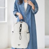 Reebok リーボック ナイロンリュック 約23L a4 軽量 軽い リュックサック  レディース メンズ ユニセックス 通学 学生 高校生 通勤 大人 カラビナ付き デイパック  ワンポイントロゴ シンプル アウトドア スポーツリュック ブランド 旅行 2026 karlas