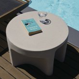 サイドテーブル 屋外 ポリストーン ポリー POLY 幅60cm 高さ39cm オートミール キャメル マットブラック ガーデンテーブル ローテーブル テラス ウッドデッキ プールサイド 屋外家具 石調 おしゃれ モダン デザイナーズ 丸 業務用 紫外線