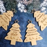 名入れ木製クリスマスツリー　　クリスマスプレゼント 刻印 日付 男の子 女の子 コンパクト オーダーメイド 省スペース 記念 プチギフト ファーストクリスマス 初めてのクリスマス インテリア 置物 トナカイ サンタ 雪の結晶 １歳 2歳 3歳 かわいい オシャレ ギフト