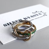 ステンレス 3連リング コネクテッドリング ごつめ ワイド ボリューム ゴールド シルバー コンビ 指輪 重厚感 太め 大きめ 存在感 メタル 重ね 大人っぽい グリーンストーン キラキラ レディース 女性 金属アレルギー対応