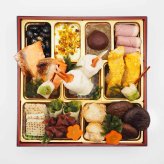 京都祇園 料亭 和山 監修 彩嘉 和洋おせち 三段重 約3～4人前 53品目 御節料理 お正月 おせち 和洋 冷蔵 縁起物 正月料理【沖縄県・離島 配送不可】