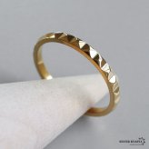 ステンレス スタッズリング 細身 カットリング ゴールドリング 指輪 シンプル キラキラ お洒落 ピンキー 細め ワンポイント プチプラ レディース 女性 金属アレルギー対応