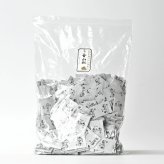 ぶどう山椒 粉 小袋 | 紀州香山椒 香山椒 二味 豆袋 25袋 / 500袋入| 山本勝之助商店 | 石臼挽き 和歌山県産 国産 香り 辛み うなぎ 蕎麦 贈り物 ギフト 麻婆豆腐 鍋