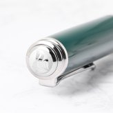 ペリカン Pelikan 万年筆 国内限定500本 スーべレーン メタルストライプグリーン M815 ペン先EF(極細字) 特別生産品 高級筆記具 インク特典有 文房具【スペシャルラッピング660円(別売り)】 送別会 誕生日 お中元 還暦祝い 結婚祝い 結婚式 高級 父の日 母の日 即日発送 クリスマスプレゼント 文房具 成人祝い ビジネス小物 ホワイトデー