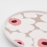 マリメッコ ウニッコ プレート 20cm クレイ/ホワイト/ローズ marimekko UNIKKO 皿 食器 ギフト 耐熱 電子レンジ対応 結婚祝い プレゼント 贈り物