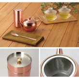 茶器セット 日本製 茶筒100g入 急須345ml 銅製茶器セット 純銅茶筒 急須 茶こし付き 長茶さじ 鎚目模様 ミラー仕上げ 抗菌効果 木箱入り 高級感 燕三条 新潟県燕市 メイドインツバメ 日本茶 緑茶 煎茶 お茶時間 来客用 おもてなし 内祝い 上品