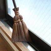 ほうき ホウキ 箒 棕櫚箒 皮巻き 4玉 62cm 掃除 ペット 毛 フローリング タイル ベランダ コンクリート 猫 ミニ 木 玄関 道具 庭 屋外 ホコリ 取り 草 犬 抜け毛 室内 溝 落ち葉 年末 畳 掃除道具 幅広 シュロ 側溝 玄関タイル 砂利 和 髪の毛 職人