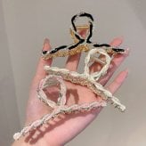 ヘアクリップ しっかり留まる パール ビーズ キラキラ バンスクリップ 髪留め バレッタ バンス ヘアアクセサリー 大人 シンプル 大きい おしゃれ かわいい 髪 ホワイト ブラック トレンド ガーリー 落ちにくい ボリューム ギフト ロングヘア