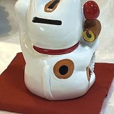 【招き猫がパワーアップ！】ゴージャス デコレーション 招福招き猫：Mサイズ（貯金箱）【贈り物に】猫 ねこ cat キャット デコレーション 置物 風水 鯛 俵 まねきねこ ラインストーン キラキラ 商売繁盛 開店祝い 合格祈願 御祝 内祝 縁起物 誕生日 記念日 母の日 お祝い 贈り物 プレゼント ギフト 可愛い かわいい