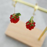 ゆらゆら揺れるかわいいワイルドストロベリー 野いちご フックピアス 金属アレルギー対応 ステンレス製 春 赤い実 ロング 大ぶり