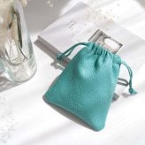 【巾着】父の日 母の日 誕生日 名入れ ギフト プレゼント クリスマス 日本製 ホワイトデー バレンタイン 結婚記念日 記念日 結婚祝い 就職祝い 入学祝い 卒業祝い 退職祝い 還暦祝い 出産祝い お返し お礼 お祝い 御祝い 新生活 成人祝い 昇進祝い 送別会 贈り物 女性 男性 彼女 妻 送料無料 友達 20代 30代 40代 50代 彼氏 人気 おしゃれ 本革 ポーチ