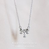 クリスマスプレゼント 彼女 女性 《X'mas限定モデル》【ふわふわベア キーホルダー 】 ネックレス マスコット 女の子 おしゃれ アクセサリー リボン シルバー キーチェーン くま 可愛い 名入れ 娘 孫 友達 テディベア 名前 シンプル 10代 20代 サンタ 妻 ぬいぐるみ 限定 【クリスマス限定 ギフトボックス入り】 2026クリスマスネックレスギフトFUU 8031001