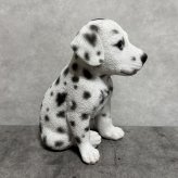 犬の置物 woobia ウービア お座りダルメシアン 子犬 リアル動物オーナメント 高さ12cm 青い瞳 イギリス職人手彩色 玄関 リビング 棚 インテリア 犬好き 誕生日 新築祝い 記念日 お祝い ギフト プレゼント かわいい
