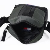 高品質ヨーロッパ輸入モデル トミーヒルフィガー TOMMY HILFIGER ショルダーバッグ TOMMY JEANS OUTDOORS REPORTER メンズ ブラック AM0AM14617 BDS BLACK 送別会 誕生日 結婚祝い 結婚式 彼氏 息子 夫 男性 名刺入れ 高級 父の日 母の日 即日発送