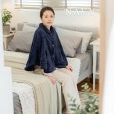 【肩からすっぽり包む あったかケープ】ふわもこケープ ポンチョ 敬老の日 肩当て レディース 着る毛布 冬 もこもこ 襟付き 前開き 羽織り ルームウェア 部屋着 防寒着 寒さ対策 冷え対策 温活 ケープ 入院 デスクワーク 家事 ゆったり 大判 可愛い おしゃれ 全5色 フリーサイズ 送料無料 誕生日 クリスマス 女性 40代 50代 60代 70代 プレゼント ギフト @hayawari