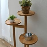 サイドテーブル ステップトレイテーブル チーク 無垢材 フラワースタンド 木製 観葉植物 テーブル トレイ 収納 天然素材 3段 スリム 和モダン アジアン ナチュラル カントリー 玄関 リビング 組立 シンプルな暮らし 普遍的 家具 ディスプレイ 3枚