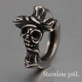 シルバーピアス スカル×クロス フープ（中折れ）ピアス 金属アレルギー対応ステンレス1P 片耳用 片方 シングル 骸骨 ドクロ 髑髏 輪 リング 輪っか 黒 ブラック アラベスク 男性用 アクセサリー かっこいい【全品1個ずつバラ売り】 プレゼント