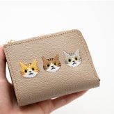 送料無料 BOX型コインケース付き L字ウォレット 【 3匹の猫 】 刺繍 本革 ミニ財布 ギフト