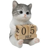 置物 猫 サバトラ白猫 万年カレンダー 高さ11cm woobia ウービア リアル かわいい おしゃれ 玄関 デスク インテリア 卓上カレンダー 日めくり ねこ ネコ 動物 癒し 棚 オフィス 日付 ねこ雑貨 プレゼント ギフト 新築祝い 猫好き