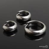 ステンレス 定番 フープピアス シンプルピアス ゴールド シルバー 幅4mm 3サイズ プチプラ メタル 小さめ 細身 プレーン ノーマル セカンド つやつや 両耳2点 レディース 女性 イヤリング 金属アレルギー対応