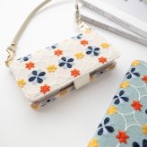 多機種対応 スマホケース 手帳型 【 レトロ花つづり 】 刺繍 サイドマグネット 北欧風 フラワー iPhone18Pro プレゼント
