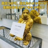 スマホスタンド おしゃれ 卓上 ゴリラ 置物 高さ18cm 動物 黒 金 グッズ 金色 アニマル オブジェ 縁起物 豪華 プレゼント ギフト かわいい  リアル おもしろインテリア スマホホルダー デスク ガーデンオーナメント 玄関 雑貨 写真立て メニュー立て 面白い ゴールド woobia