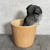 犬の置物 ペン立て woobia ウービア シュナウザー リアル動物オーナメント 高さ12cm 木目調バケツ ペンスタンド 鉛筆立て イギリス職人手彩色 デスク 書斎 オフィス 在宅ワーク 犬好き 誕生日 退職祝い 就職祝い 記念日 ギフト プレゼント おしゃれ