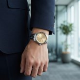 グッチ 腕時計 メンズ レディース Gタイムレス 1本限り 自動巻き 38mm ゴールド シルバー 蜂 ビー GUCCI G-Timeless ユニセックス プレゼント ギフト 成人 卒業 入学