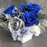 プリザーブドフラワー幸福の青い薔薇とシルバーのローズの魔法の枯れないお花【リボンラッピング付き】