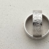 【サイズ展開15～21号】【レーザー刻印無料】ハワイアンジュエリー ペアリング 指輪 幅広リング アクセサリー サージカルステンレス ホヌ ウミガメ 亀 スクロール プルメリア シルバーカラー イエローゴールド メンズ レディース ストレートエッジ カップル 2個セット