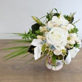 【最後の1点】記念日 誕生日 　白き祝福の花束 ― 風をまとう一輪 ―　超大輪ローズ 薔薇　つぼみ薔薇　陶器製ピッチャー　送料無料