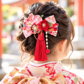 七五三 髪飾り 子供用 和装小物 着物 ヘアアクセサリー つまみ細工風 和風リボン ちりめん風 タッセル付き かんざし風 キッズヘアアクセサリー 3歳 7歳 女の子 ひな祭り お正月 初詣 お宮参り 和装フォト 前撮り 後撮り 着物コーデ 晴れ着 和装髪飾り 発表会 お祝い行事 孫への贈り物 姉妹おそろい 5色展開 華やか 和モダン 和装ヘアアレンジ
