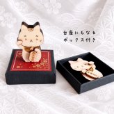 ちょこっと招き猫　　国産紀州熊野ひのき使用 木製 コンパクト 省スペース インテリア ナチュラル 可愛い プレゼント ギフト 正月 開店祝い 御礼 ねこ ネコ