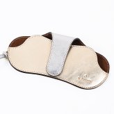 イルビゾンテ IL BISONTE メガネケース ネックグラスケース レディース シルバー プラチナ SCA149PV0012SI123 【スペシャルラッピング660円(別売り)】送別会 誕生日 お中元 結婚祝い 結婚式 高級 父の日 母の日 ホワイトデー