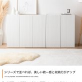 キャビネット 本棚 チェスト サイドボード 収納 おしゃれ 幅95 扉 棚 可動棚 扉収納 大容量 スリム 省スペース かわいい 一人暮らし シェルフ ブックシェルフ ディスプレイ 配線穴 薄型 漫画 コミック キッチン ルーター